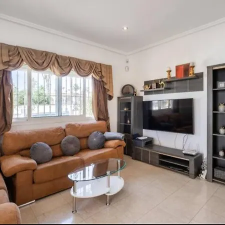 Stunning Private Heated Pool &