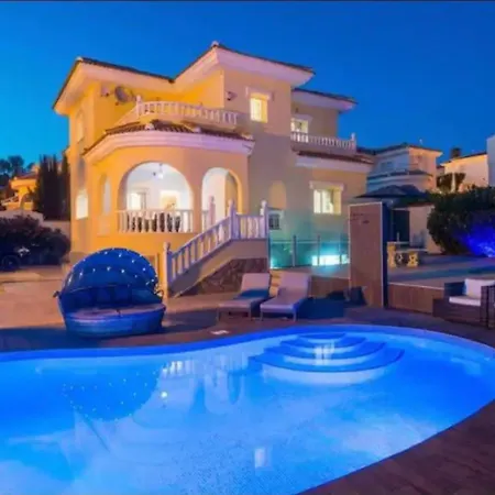 Stunning Private Heated Pool & *