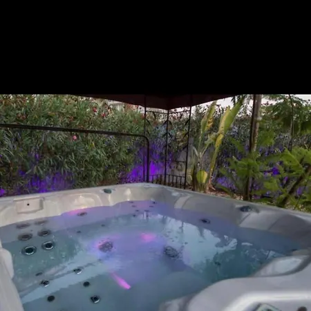 Stunning Private Heated Pool &